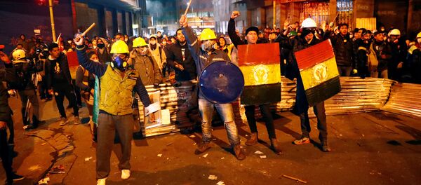 Столкновения между протестующими против нового избрания президентом Эво Моралеса и полицией, Боливия - 俄罗斯卫星通讯社