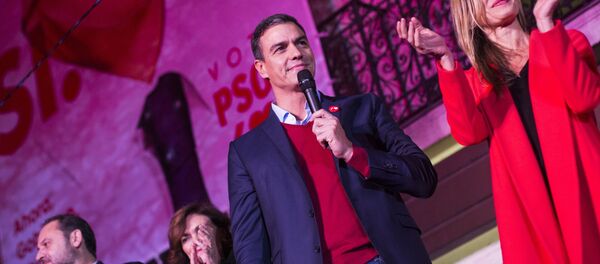 Исполняющий обязанности премьера страны Педро Санчес у штаба партии в Мадриде Исполняющий обязанности премьера страны Педро Санчес у штаба партии в Мадриде - 俄罗斯卫星通讯社