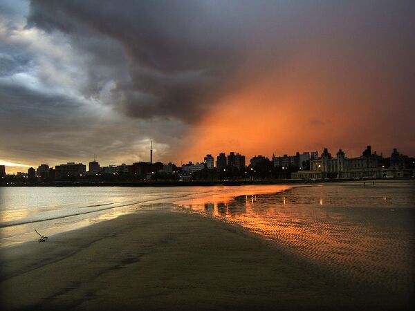 乌拉圭海滩上的日落 - 俄罗斯卫星通讯社
