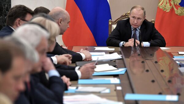 Президент РФ Владимир Путин во время совещания с членами правительства РФ - 俄罗斯卫星通讯社