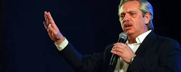 Альберто Фернандес - 俄罗斯卫星通讯社