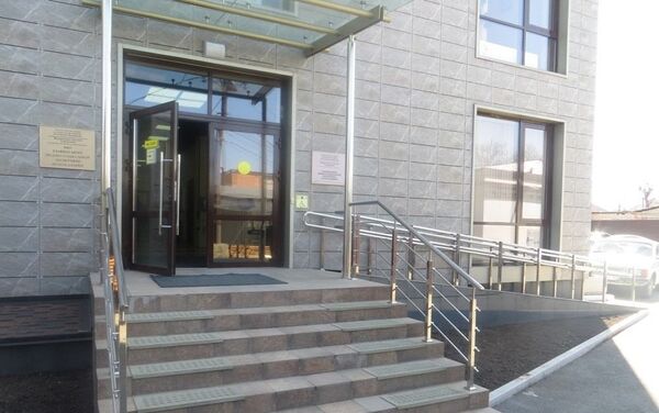 北奥塞梯共和国医疗社会鉴定总局大楼入口处 - 俄罗斯卫星通讯社