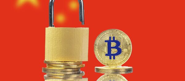 Биткоин на фоне китайского флага - 俄罗斯卫星通讯社