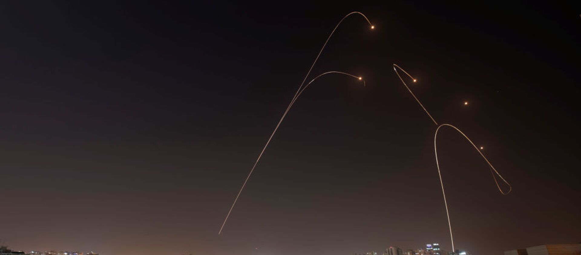 Запуск израильской системы ПВО Железный купол для перехвата ракеты из сектора Газа, недалеко от границы Израиля и Газы - 俄羅斯衛星通訊社, 1920, 13.05.2021