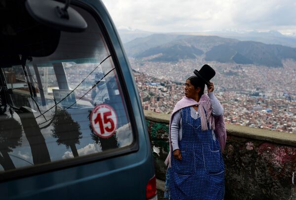 玻利維亞從埃爾阿爾托到拉巴斯的路上 - 俄羅斯衛星通訊社