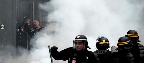 Площадь Италии в Париже превратилась в театр боевых действий - 俄羅斯衛星通訊社