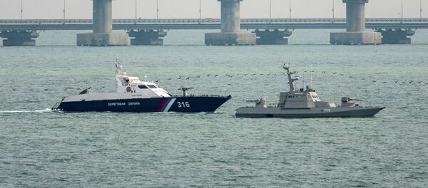 Буксировка задержанных украинских катеров и буксира из порта Керчи - 俄羅斯衛星通訊社