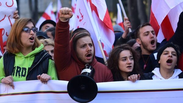 Участники акции протеста в Тбилиси против правящих властей. - 俄罗斯卫星通讯社