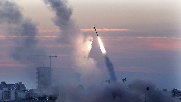 Система обороны «Железный купол» перехватывает ракеты из Газы в портовом городе Ашдод - 俄罗斯卫星通讯社