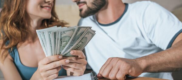 调查：俄罗斯大城市八分之一的家庭靠妻子的收入生活 - 俄罗斯卫星通讯社