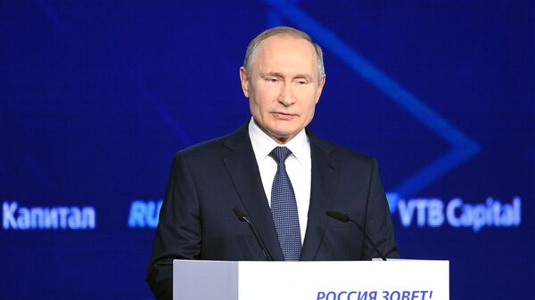 Владимир Путин на 11-м Инвестиционном форуме Россия зовет! - 俄羅斯衛星通訊社