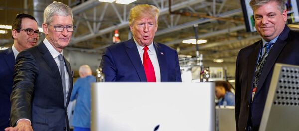 Дональд Трамп на заводе Apple Дональд Трамп на заводе Apple - 俄罗斯卫星通讯社