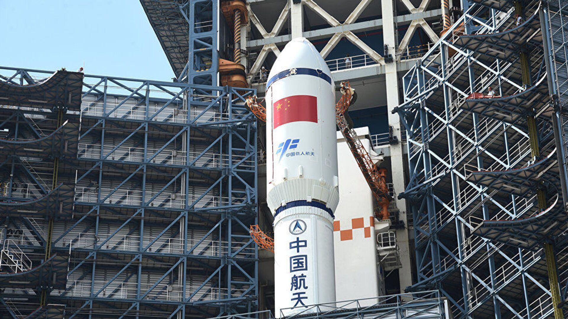 Long March-7 rocket and Tianzhou-1 cargo spacecraft are seen as they are transferred to a launching spot in Wenchang, Hainan province, China - 俄罗斯卫星通讯社, 1920, 21.09.2021
