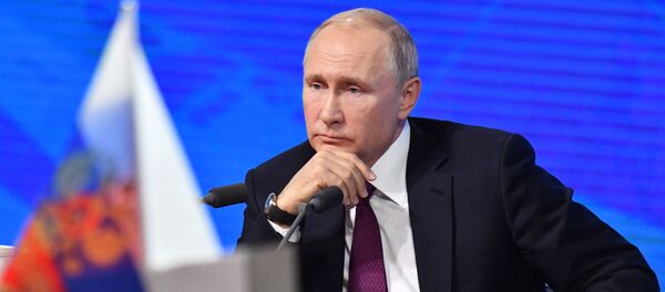 Президент РФ Владимир Путин во время ежегодной большой пресс-конференции  - 俄罗斯卫星通讯社