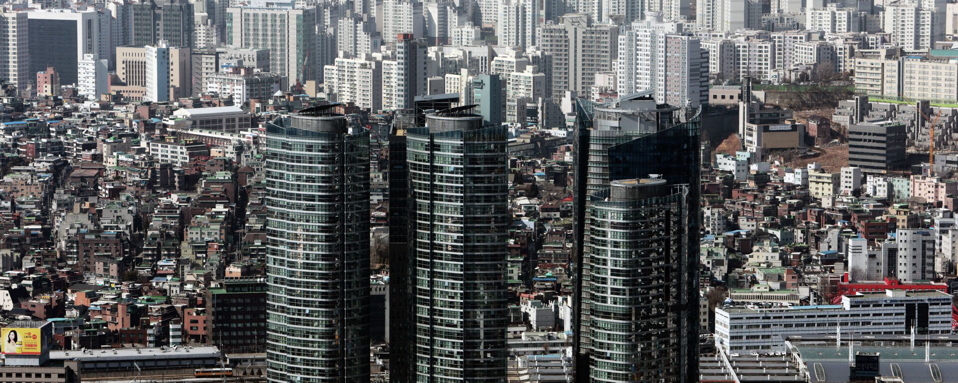 Вид на Сеул со смотровой площадки парка Намсан. - 俄罗斯卫星通讯社, 1920, 01.02.2021