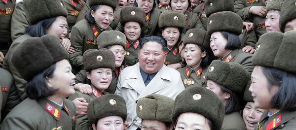  Kim Jong Un (C) inspecting a women's company under Unit 5492 - 俄羅斯衛星通訊社