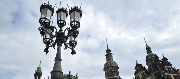 Кафедральный собор Святой Троицы Хофкирхе и Дрезденский дворец-резиденция (справа) Кафедральный собор Святой Троицы Хофкирхе и Дрезденский дворец-резиденция (справа) - 俄罗斯卫星通讯社