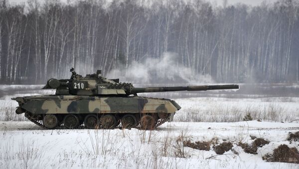 Танк Т-80 4-й отдельной танковой бригады Западного военного округа  - 俄罗斯卫星通讯社