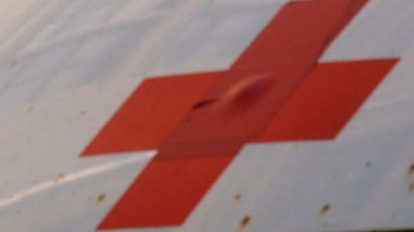 Красный крест на автомобиле скорой помощи  - 俄罗斯卫星通讯社