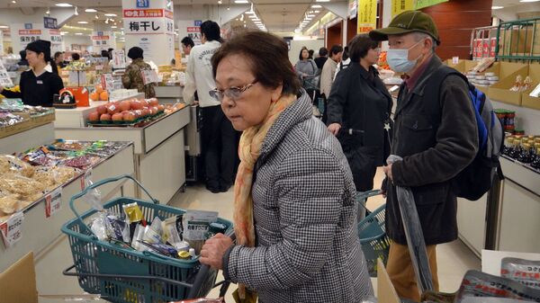 日本超市的购物者 - 俄罗斯卫星通讯社