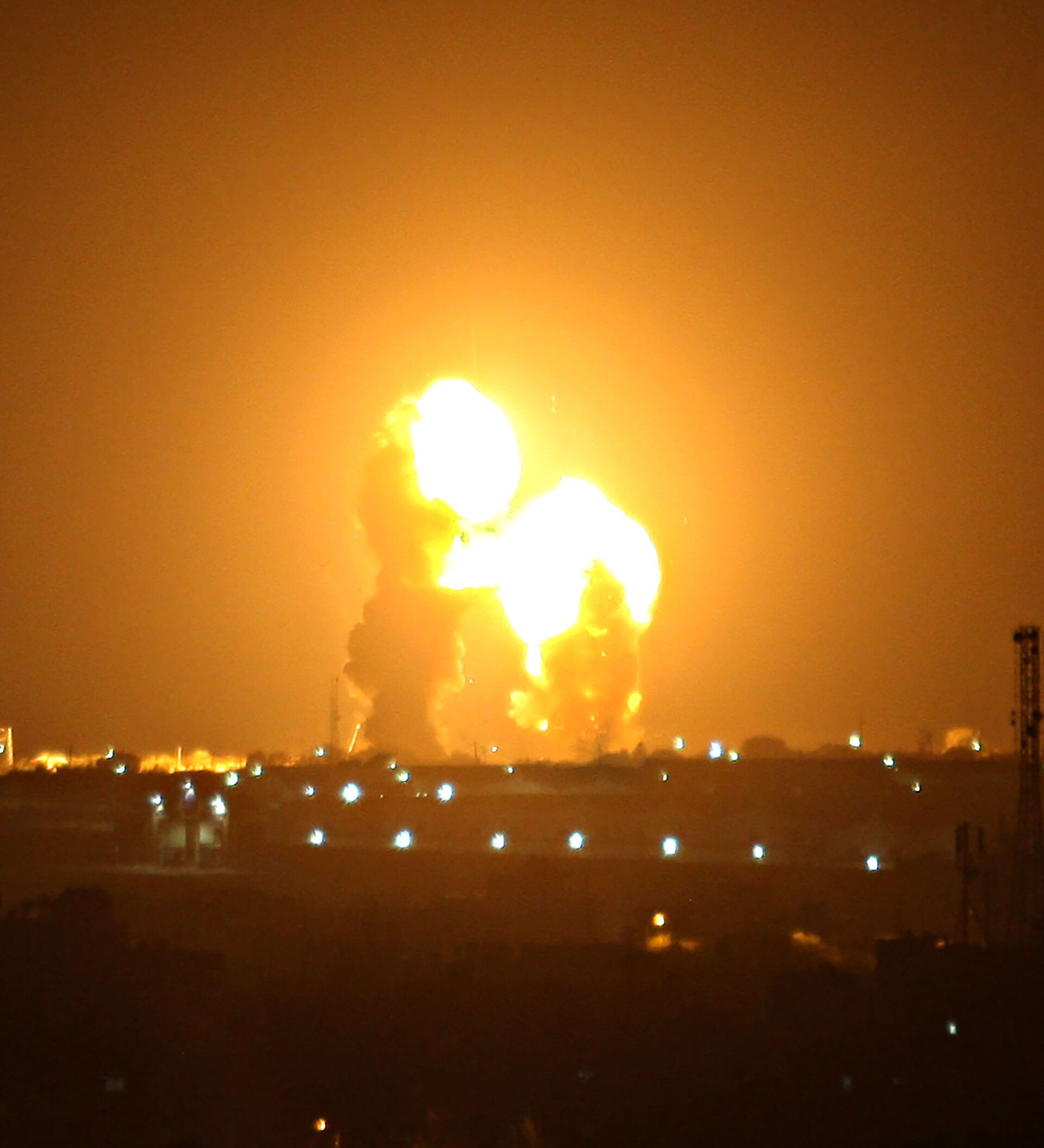 又一张靓到天际的 哈马斯火箭弹VS 铁穹 | 涨姿势
