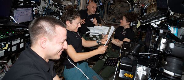 Космонавты из экспедиции-61 на борту МКС - 俄罗斯卫星通讯社