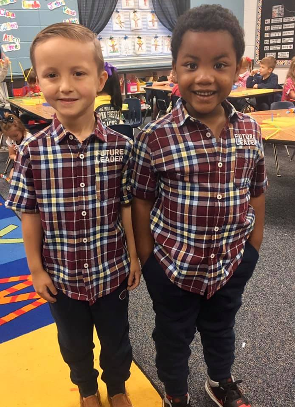 5岁儿子告诉妈妈找到“双胞胎弟弟“ 妈妈一看照片笑出眼泪 （图片） - 俄罗斯卫星通讯社