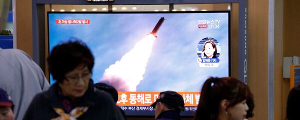 Трансляция в Сеуле телевизионного выпуска новостей о запуске ракет Северной Кореей Трансляция в Сеуле телевизионного выпуска новостей о запуске ракет Северной Кореей - 俄罗斯卫星通讯社