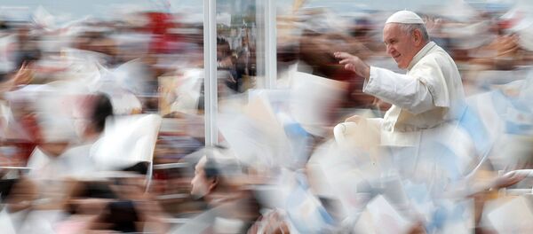 Папа римский Франциск во время священной мессы на бейсбольном стадионе в Нагасаки, Япония Папа римский Франциск во время священной мессы на бейсбольном стадионе в Нагасаки, Япония - 俄罗斯卫星通讯社