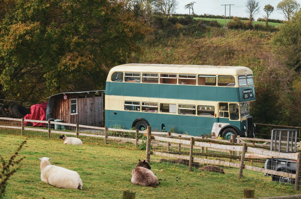 英國遊客可以生活在60年代的雙層巴士里 （圖片） - 俄羅斯衛星通訊社