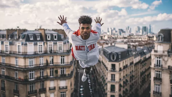 Lment из Кубы позирует фотографу за день до финала World Bull Dance Your Style в Париже, Франция - 俄羅斯衛星通訊社