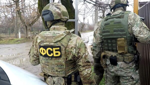 Сотрудники ФСБ РФ во время операции по задержанию преступников - 俄罗斯卫星通讯社