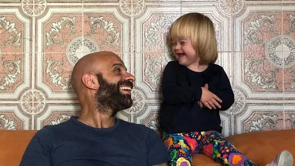  Single gay dad adopts Down’s Syndrome baby who was abandoned by  20 families - 俄羅斯衛星通訊社
