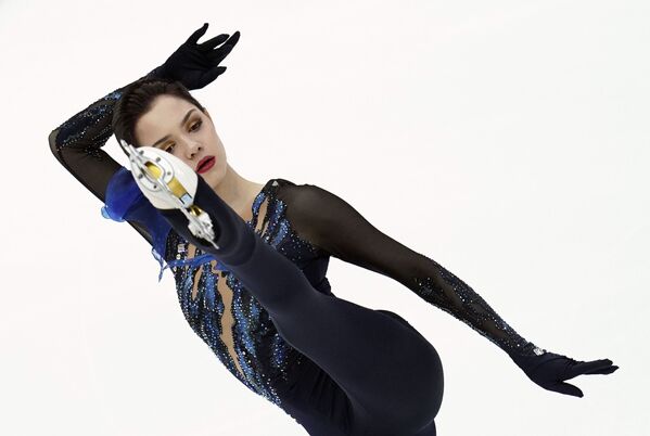 俄罗斯花样滑冰运动员叶甫根尼娅·梅德韦杰娃在花样滑冰大奖赛第五站莫斯科站的女子单人滑短节目比赛中 - 俄罗斯卫星通讯社