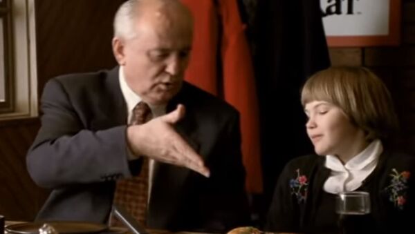 Горбачев в рекламе пиццы - 俄羅斯衛星通訊社