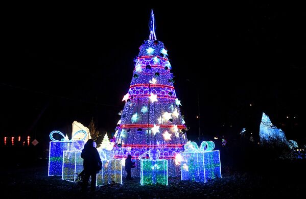 Экспозиция, представленная на фестивале волшебных китайских фонарей, в парке Сокольники в Москве - 俄罗斯卫星通讯社