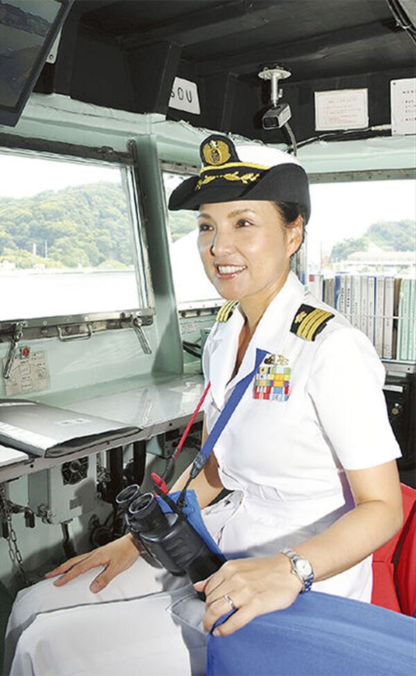 日宙斯盾驱逐舰迎来首位女舰长 日宙斯盾驱逐舰迎来首位女舰长 - 俄罗斯卫星通讯社