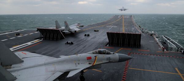 Истребители на китайском авианосце - 俄罗斯卫星通讯社