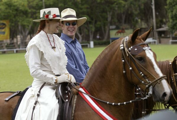 一起骑马：国家元首夫人—骑马爱好者 - 俄罗斯卫星通讯社