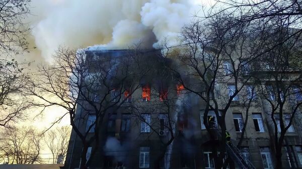 Пожар в Одесском колледже экономики, права и гостинично-ресторанного бизнеса - 俄羅斯衛星通訊社