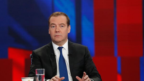 Председатель правительства РФ Дмитрий Медведев во время интервью российским телеканалам. - 俄罗斯卫星通讯社