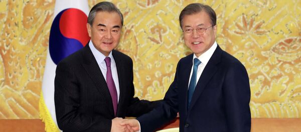 Глава МИД КНР Ван И и президент Южной Кореи Мун Чжэ Ин - 俄罗斯卫星通讯社