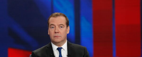 Премьер-министр России Дмитрий Медведев во время интервью российским телеканалам - 俄罗斯卫星通讯社