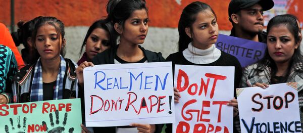 Women activists hold banners and participate in a protest demanding justice in the case of a veterinarian who was gang-raped and killed last week, in New Delhi, India, Tuesday, Dec. 3, 2019.  - 俄罗斯卫星通讯社