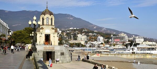 Отдыхающие на набережной Ялты Отдыхающие на набережной Ялты - 俄羅斯衛星通訊社