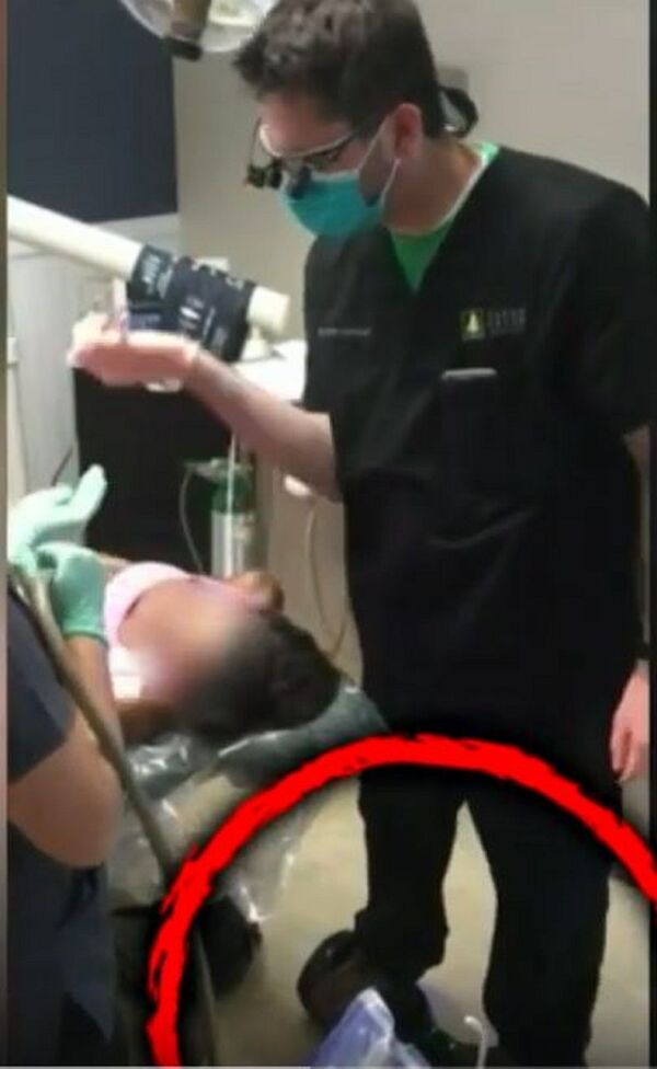 美国医生踩着电动平衡车给病人拔牙（照片） - 俄罗斯卫星通讯社