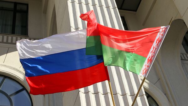 Государственные флаги России и Белоруссии - 俄罗斯卫星通讯社