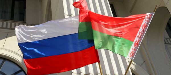 Государственные флаги России и Белоруссии - 俄罗斯卫星通讯社