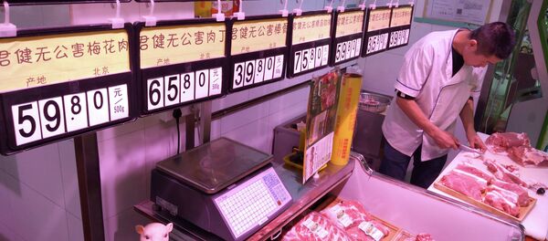 Продавец в мясном магазине в Китае - 俄罗斯卫星通讯社