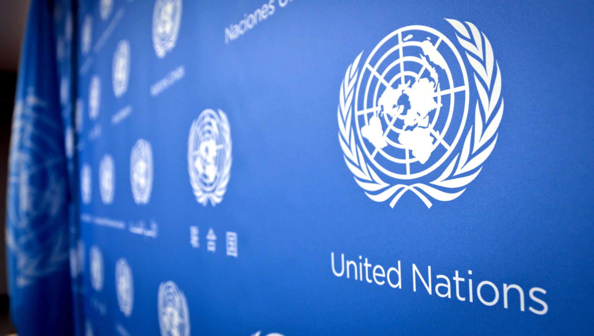 Логотип ООН в штаб-квартире Организации Объединенных Наций - 俄罗斯卫星通讯社, 1920, 30.10.2021